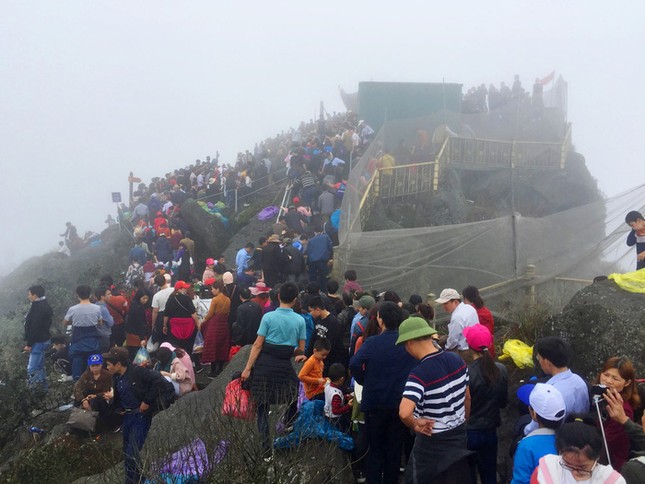 Phó Chủ tịch nước dự lễ khai ấn lễ hội Yên Tử ảnh 5 unnamed-15195422270641715414346_jpg.jpg