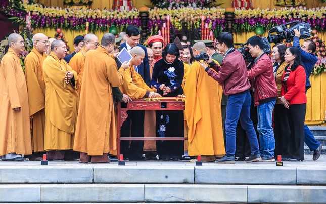 Phó Chủ tịch nước dự lễ khai ấn lễ hội Yên Tử ảnh 1 yen-tu6-1519534788216969518796_jpg.jpg