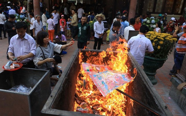 Vàng mã nơi cửa Phật ảnh 1 dotvangma.jpg