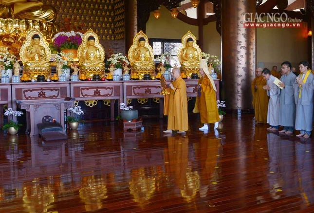 Khai dan Duoc Su - chua Hue nghiem (1).jpg