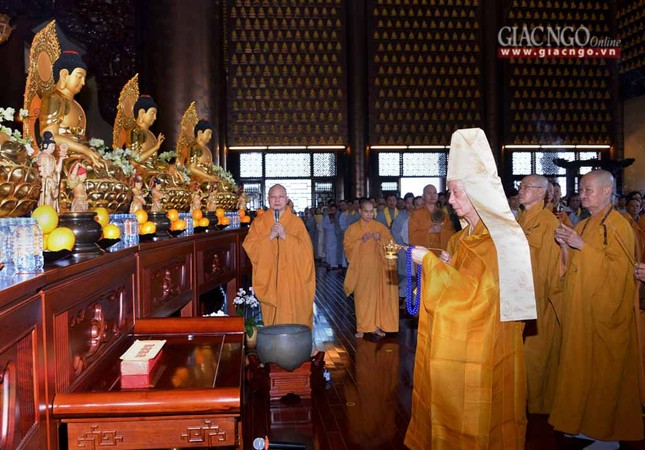 Khai dan Duoc Su - chua Hue nghiem (2).jpg