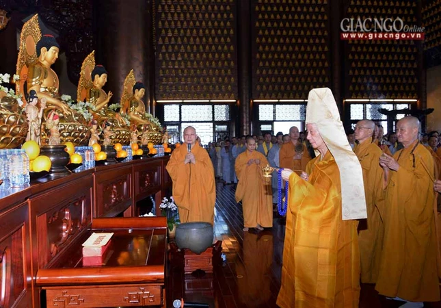 Khai dan Duoc Su - chua Hue nghiem (2).jpg