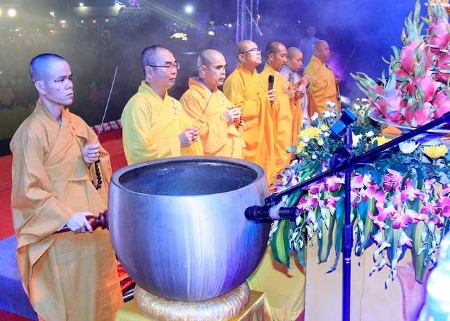 Cả ngàn Phật tử về chùa Đức Hậu cầu an ảnh 1 vinh 1.jpg