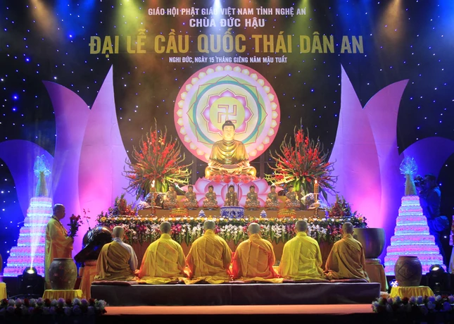Cả ngàn Phật tử về chùa Đức Hậu cầu an ảnh 2 vinh 2.jpg