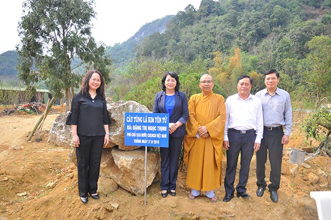 Lạng Sơn: Phó Chủ tịch nước thăm chùa Tân Thanh ảnh 2 phochutich 2.jpg