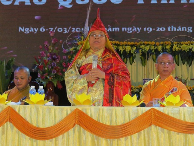 Hàng ngàn người cầu an giữa hoa viên Hồ Tây ảnh 1 6_jpg.jpg