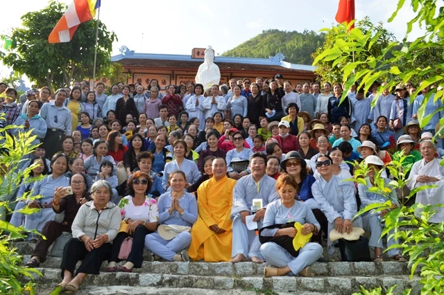 Trên 550 Phật tử tổ đình Nghĩa Phương hành hương ảnh 1 liiniemchona.jpg