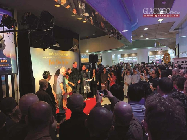 Walk with me (4).jpg