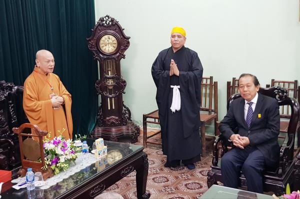 Ông Trương Hòa Bình viếng tang HT.Thích Thanh Sam ảnh 6 6365661961701079212_1_jpg.jpg