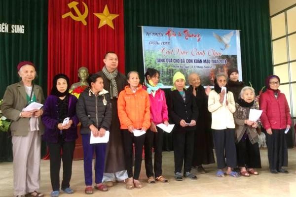 doan-tu-thien-hieu-va-thuong-trao-qua-tai-thanh-hoa-6_jpg_1520963949.jpg