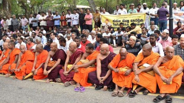 SrilankaMonk.jpg