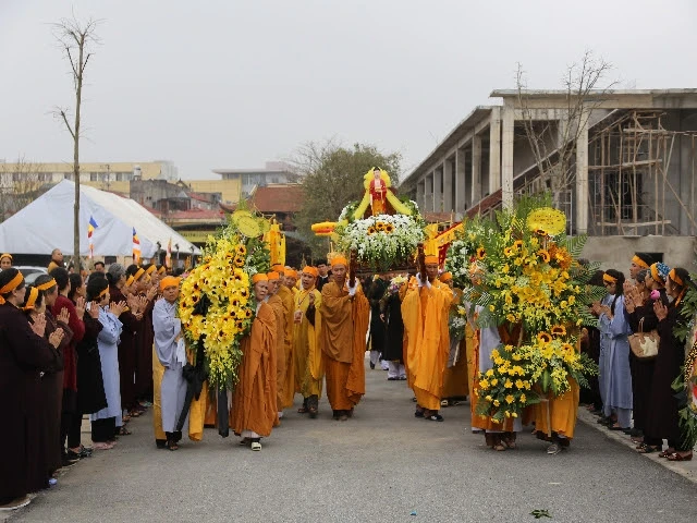 Nhập bảo tháp kim quan Đại lão HT.Thích Thanh Sam ảnh 13 cung tong 3.jpg