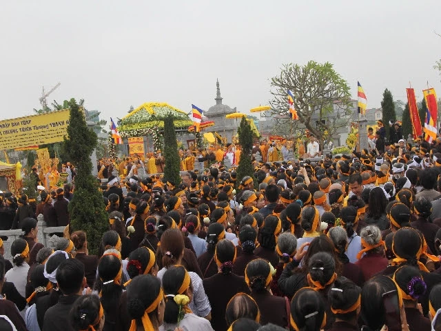 Nhập bảo tháp kim quan Đại lão HT.Thích Thanh Sam ảnh 21 cung tong 4.jpg