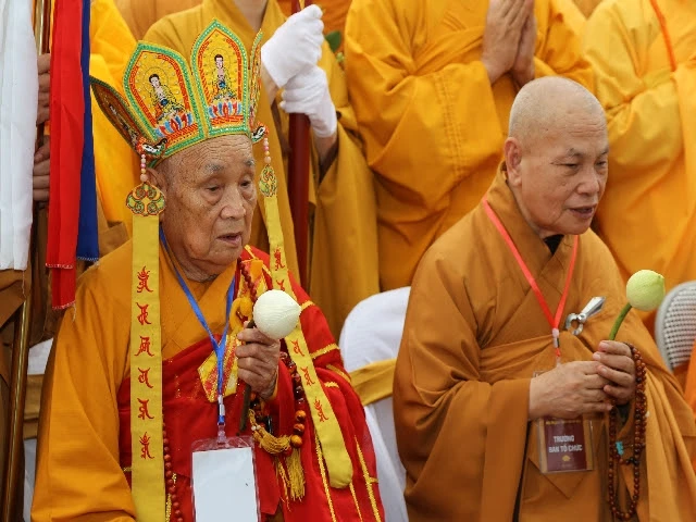 Nhập bảo tháp kim quan Đại lão HT.Thích Thanh Sam ảnh 17 cung tong 6.jpg