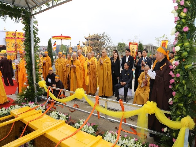 Nhập bảo tháp kim quan Đại lão HT.Thích Thanh Sam ảnh 16 cung tong 8.jpg