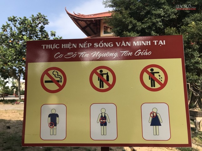 Chùa nhắc du khách, Phật tử lịch sự, văn minh ảnh 1 chua Long Hoa.jpg