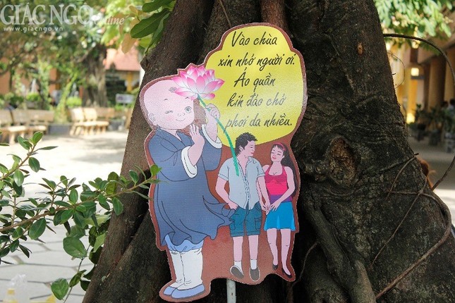 Chùa nhắc du khách, Phật tử lịch sự, văn minh ảnh 2 ngoc dai05.jpg