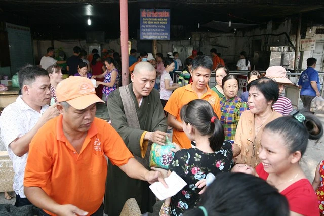 Chùa Bửu Châu, Sắc tứ Minh Thiện tặng quà ảnh 1 1.JPG