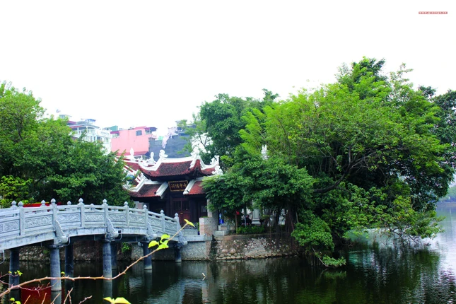 Từ thạch cẩu đến đền Cẩu Nhi ảnh 1 den cau nhi2.jpg