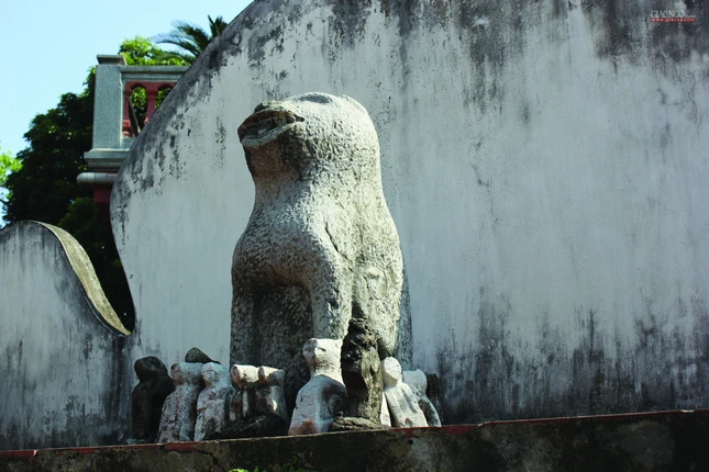 hoang thach o chua dich vi.jpg