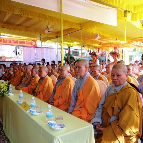 TT-Huế: Chùa Tây Hải chính thức có trụ trì ảnh 4 IMG_0422.JPG