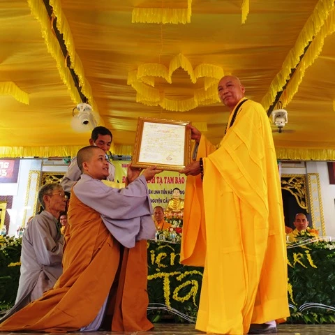 TT-Huế: Chùa Tây Hải chính thức có trụ trì ảnh 1 IMG_0488.JPG