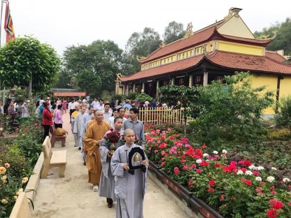 vinh-loc-le-hoi-ruoc-nuoc-co-truyen-chua-phu-bao-an-xuan-mau-tuat_jpg_1523612997.jpg