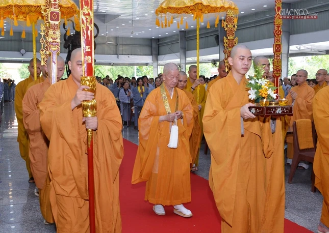 Khoa tu ngay 15-4 (4).jpg
