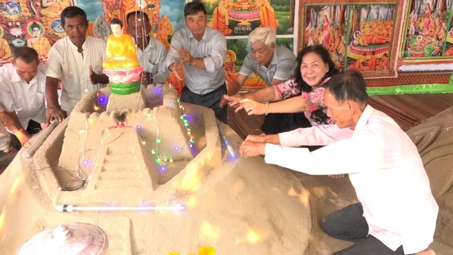 TUC TAM SU CHUA SA LON.Still008.jpg