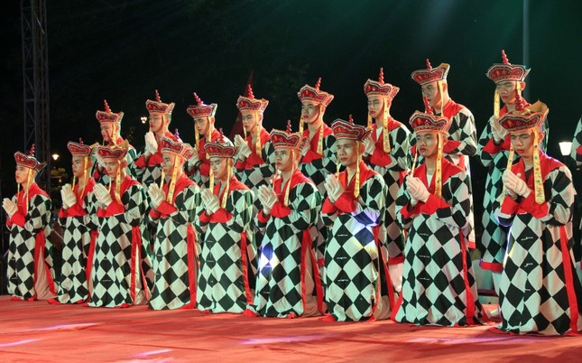 Phật giáo TT-Huế tổ chức lễ hội hoa đăng ảnh 5 1.jpg