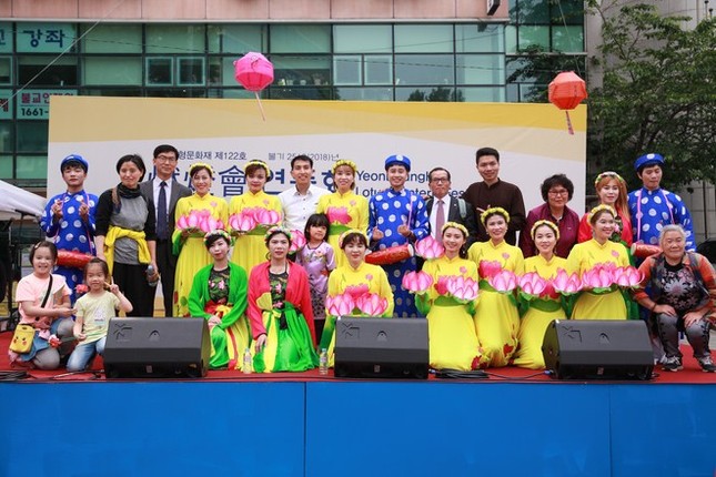 Lễ tắm Phật theo truyền thống VN tại Seoul ảnh 15 van-hoa-phat-giao-quoc-te16_jpg.jpg