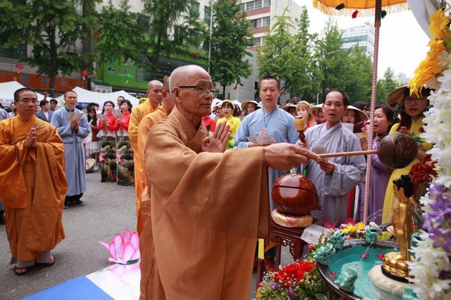 Lễ tắm Phật theo truyền thống VN tại Seoul ảnh 2 van-hoa-phat-giao-quoc-te3_jpg.jpg