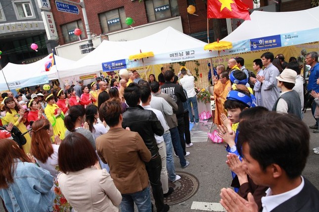 Lễ tắm Phật theo truyền thống VN tại Seoul ảnh 4 van-hoa-phat-giao-quoc-te5_jpg.jpg