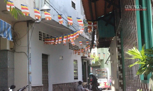 Hẻm lao động nghèo ở Sài Gòn lại đón Đản sinh ảnh 5 2tg.jpg