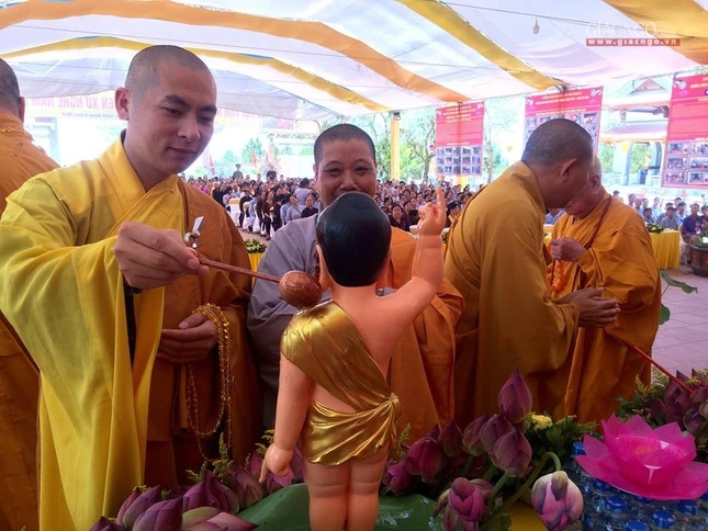 Đại lễ Phật đản trên quê hương xứ Nghệ ảnh 7 07.jpg