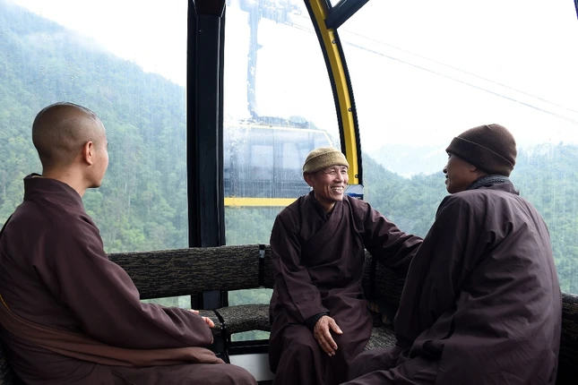 C_c _o_n t_ng ni ph_t t_ gh_ th_m Fansipan 13.jpg