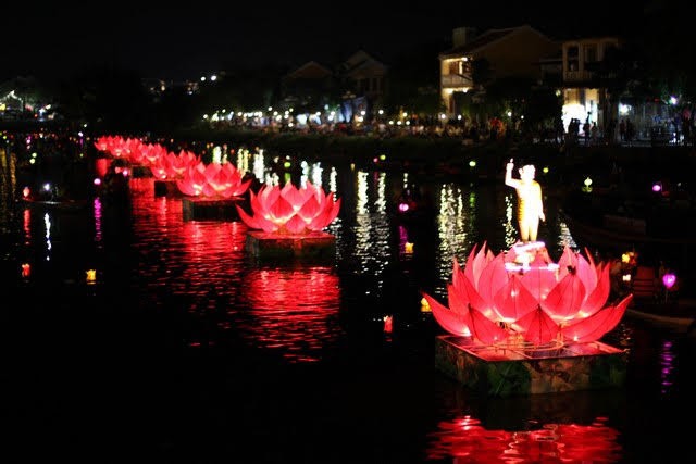Phật giáo phố cổ Hội An thắp sáng 7 đóa sen ảnh 6 hoian36.jpg