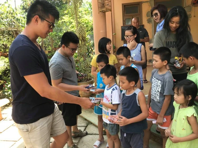 Các chùa tặng quà, phóng sinh nhân mùa Phật đản ảnh 1 PD.png