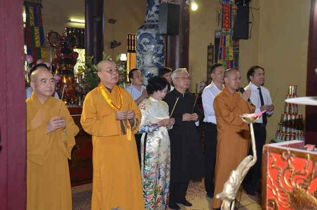 Hà Nội: Bà Trương Thị Mai chúc mừng Phật đản ảnh 3 dsc_9020_jpg.jpg