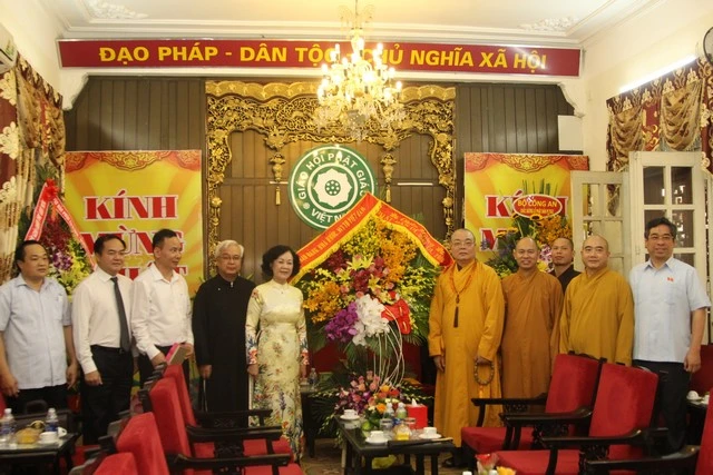 Hà Nội: Bà Trương Thị Mai chúc mừng Phật đản ảnh 4 img_4834_1_jpg.jpg