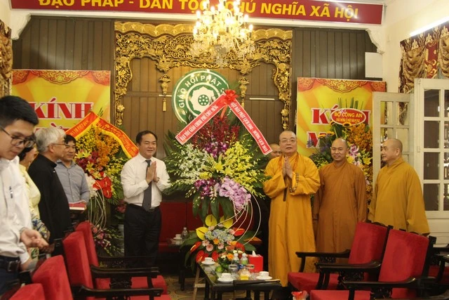 Hà Nội: Bà Trương Thị Mai chúc mừng Phật đản ảnh 5 img_4840_jpg.jpg