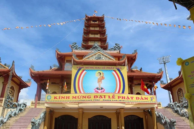 Các chùa đất võ Bình Định đón mừng Phật đản ảnh 2 32889414_1253229624780571_3305241324436848640_n_jpg__nc_cat_0_amp;oh_ac7908f1afdea93327ad1a790f2afb79_amp;oe_5b830b50.jpg