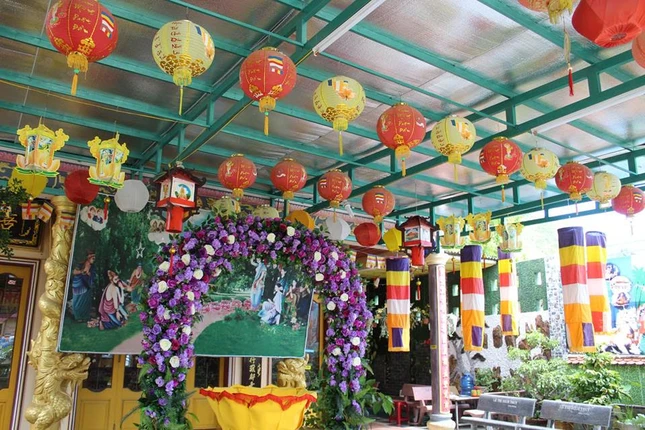 Các chùa đất võ Bình Định đón mừng Phật đản ảnh 13 33041331_1253250394778494_4478577031939883008_n_jpg__nc_cat_0_amp;oh_1d383d24d4940cbd9a3c3dc4949d65bd_amp;oe_5b8116cb.jpg