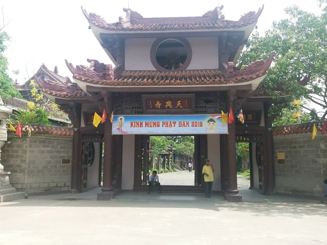 Các chùa đất võ Bình Định đón mừng Phật đản ảnh 23 33045305_1253024328134434_5935256310395174912_n_jpg__nc_cat_0_amp;oh_a7d6b80880a1b980fa86557122ffd651_amp;oe_5bc23faa.jpg