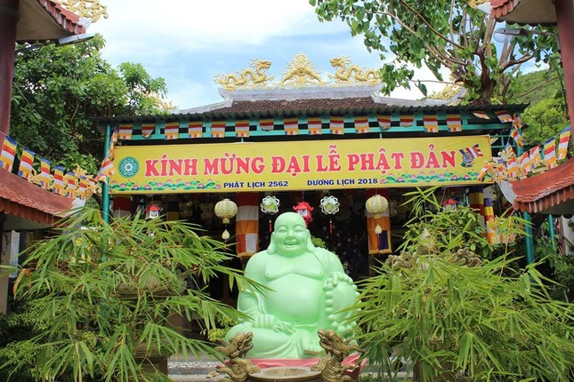 Các chùa đất võ Bình Định đón mừng Phật đản ảnh 12 33086906_1253251688111698_188234745702776832_n_jpg__nc_cat_0_amp;oh_5ff31bc2fc68e60b72b88a51f598b3d7_amp;oe_5b998542.jpg