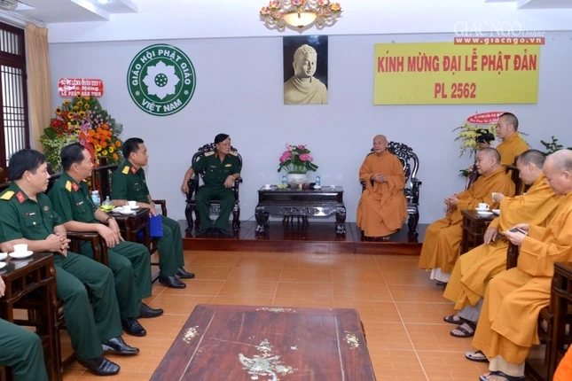 Cuc ANXH - Bo Tu lenh QK7 chuc mung P_ (8).jpg