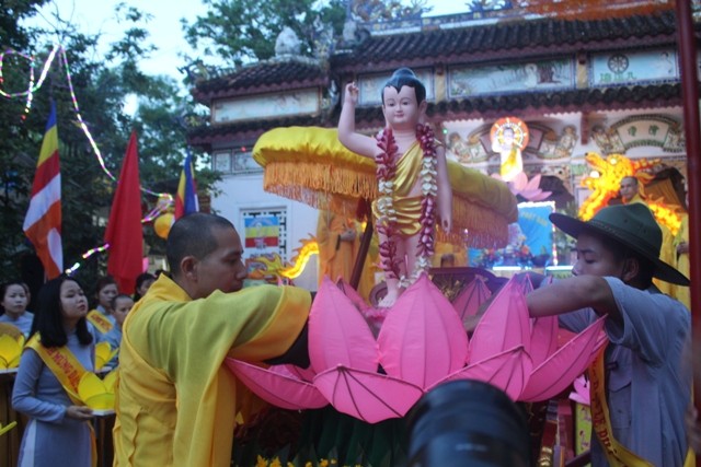 Trang nghiêm rước Phật tại thị xã Hương Thủy ảnh 2 02_jpg.jpg