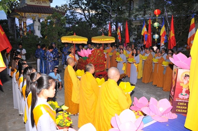 Trang nghiêm rước Phật tại thị xã Hương Thủy ảnh 3 1_jpg.jpg