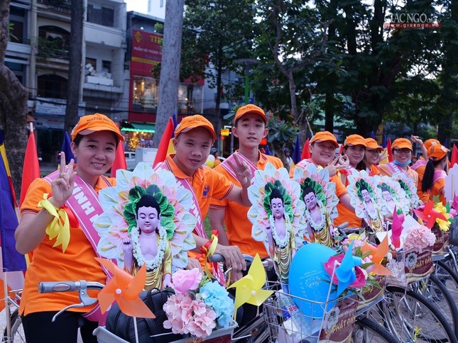 Người trẻ Sài Gòn đạp xe mang thông điệp lành mùa Đản sanh ảnh 8 H_nh 13.jpg