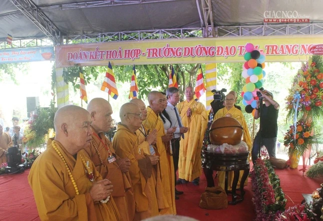 Trang nghiêm Đại lễ Phật đản tại huyện Củ Chi ảnh 7 12cc.jpg